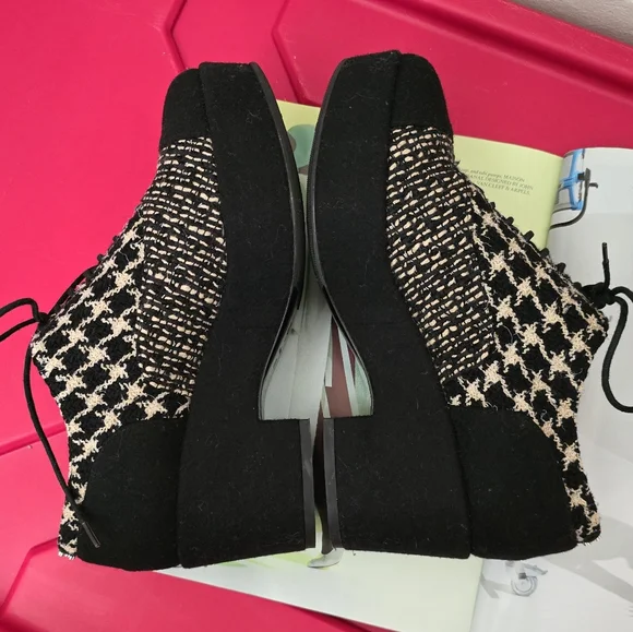 SOLD 💔 Chanel Tweed Lace Up Platform Oxford Shoes - Picture 10 of 17